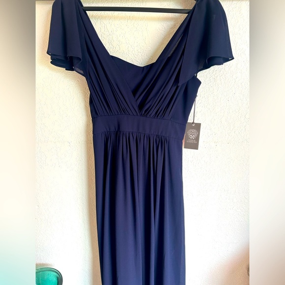 Vince Camuto Dresses & Skirts - Vince Camuto Flutter Sleeve V-Neck Dress – Size 0